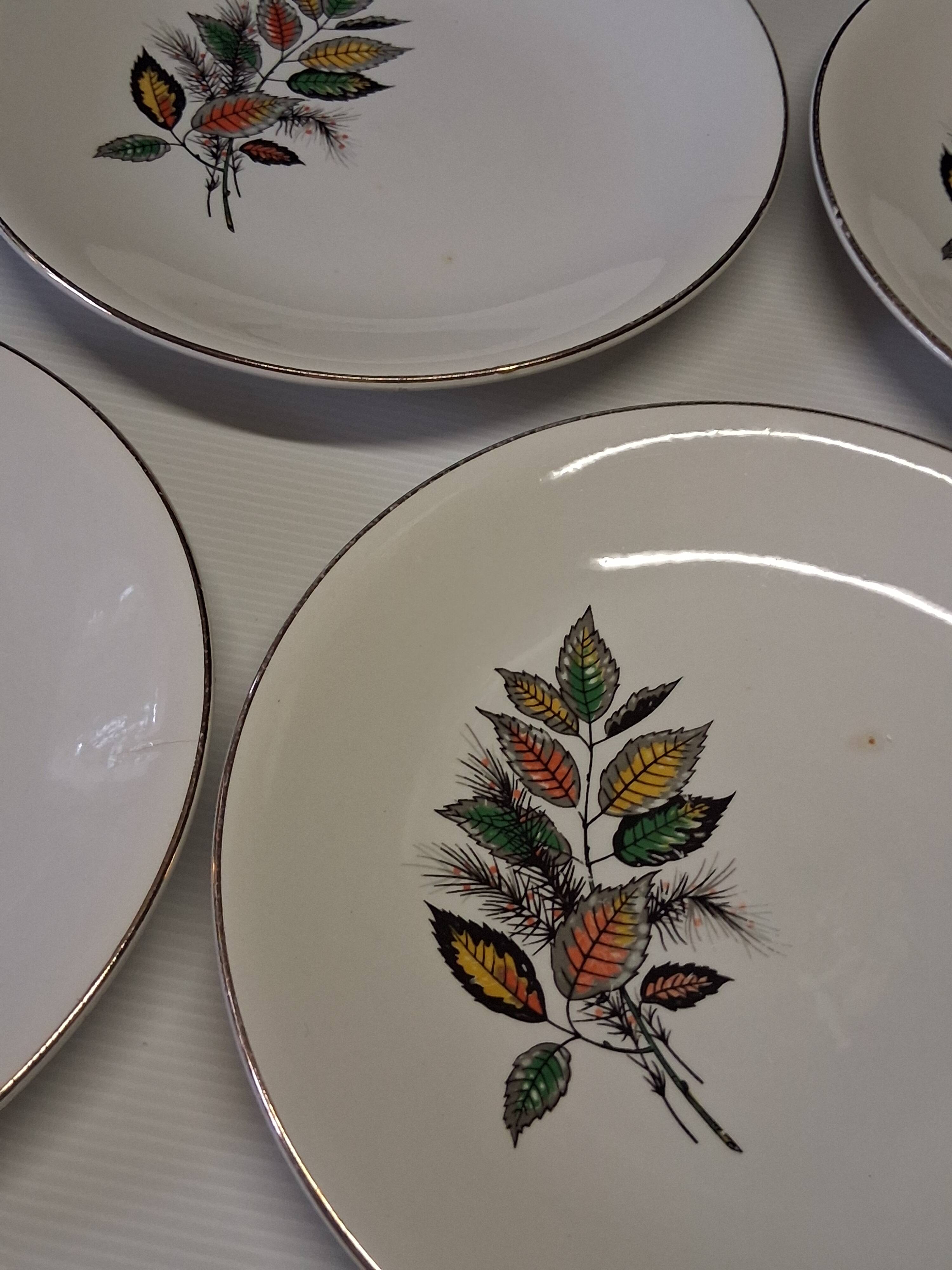 Set of 6 flat plates from Digoin Sarreguemines in good condition.