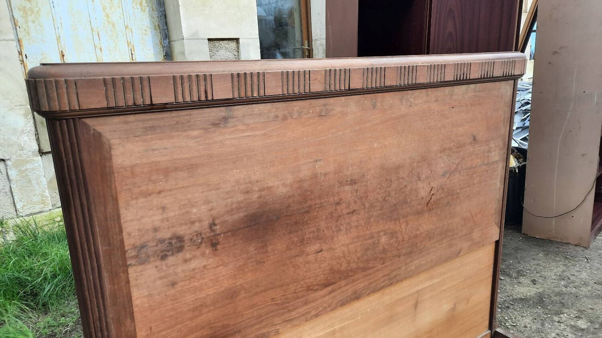 Bois de lit ancien en 140 cm