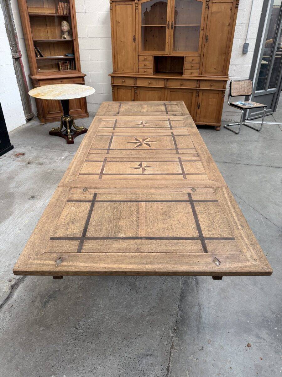 Italian table in raw oak from the 19th century.