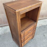 Small accent piece, chest of drawers