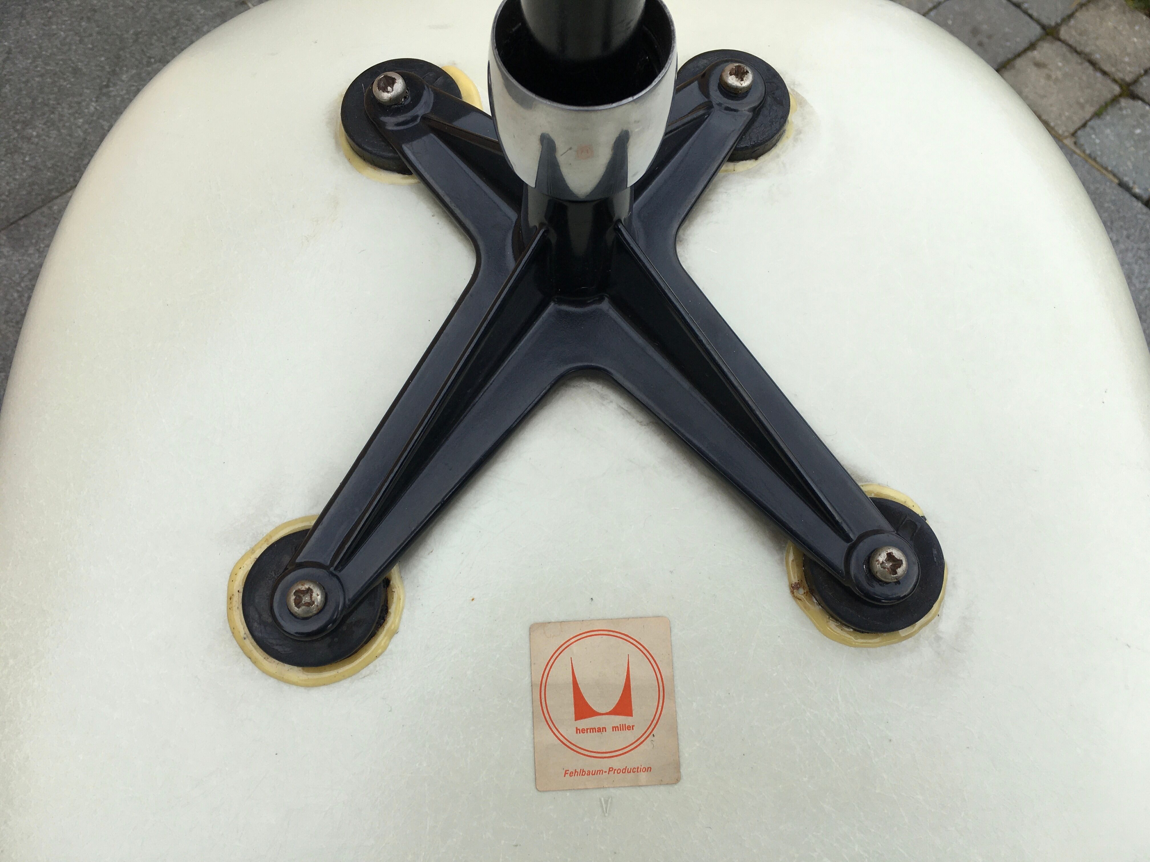 DAT fiberglass Swivel armchair from Charles & Ray Eames, Herman Miller 60s