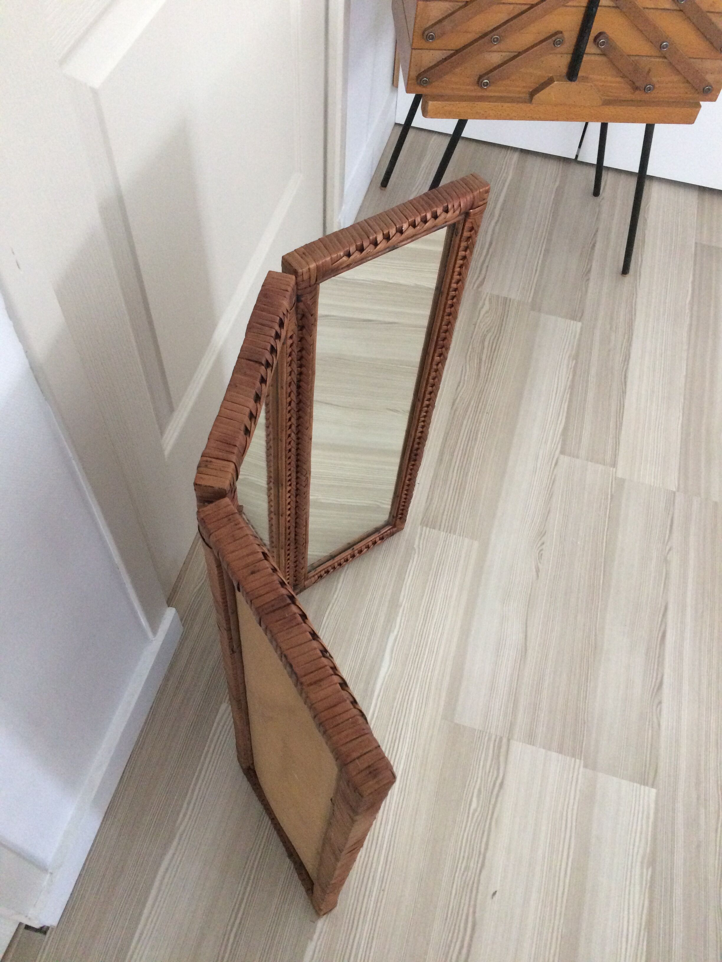 Triptyque de miroirs en rotin 63x63cm