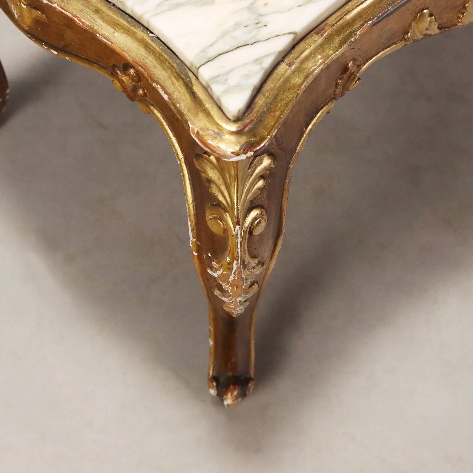 Small antique baroque-style table in carved fir and marble from the 19th century.