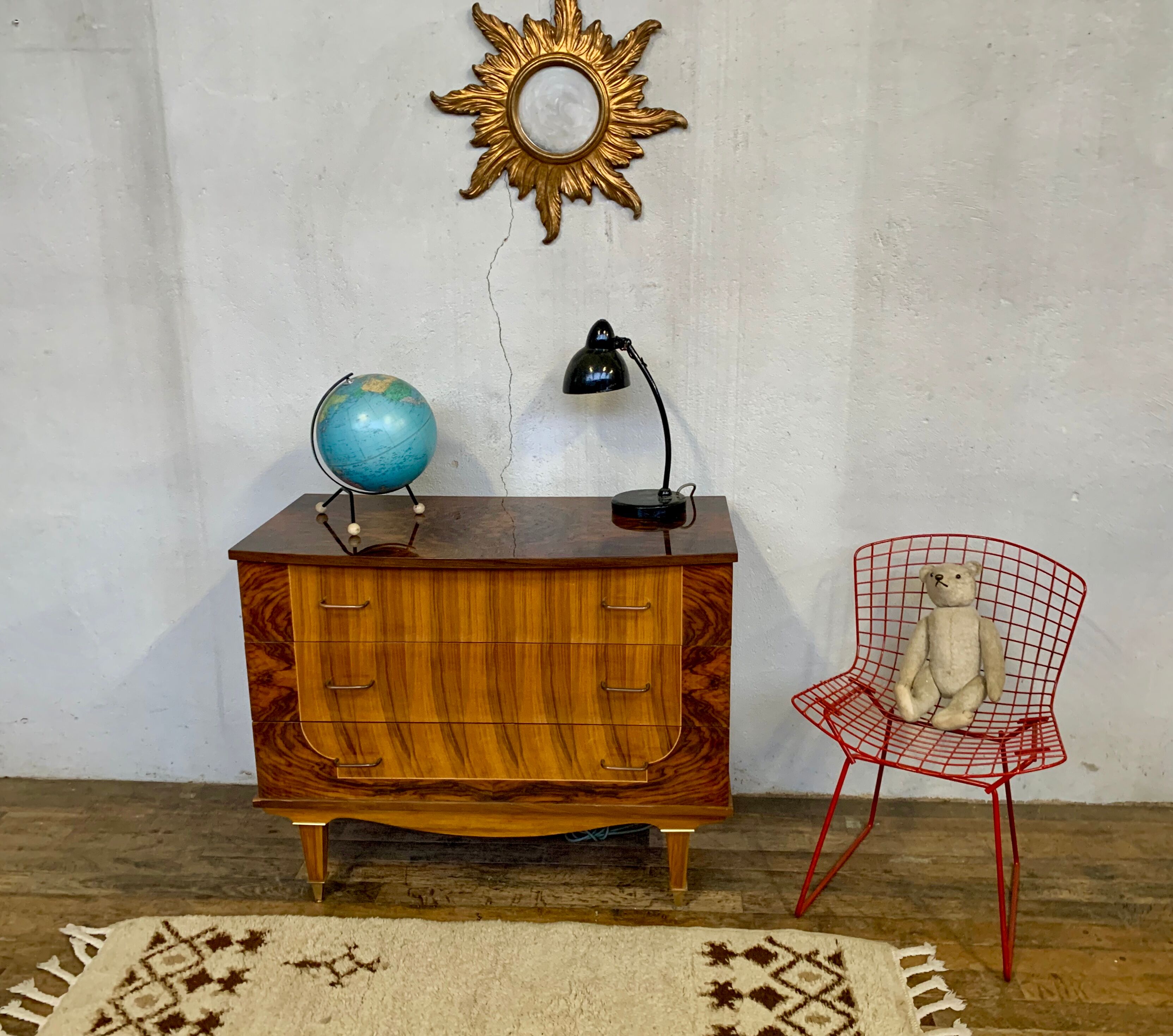 Art deco dresser has 3 drawers 1930/1940