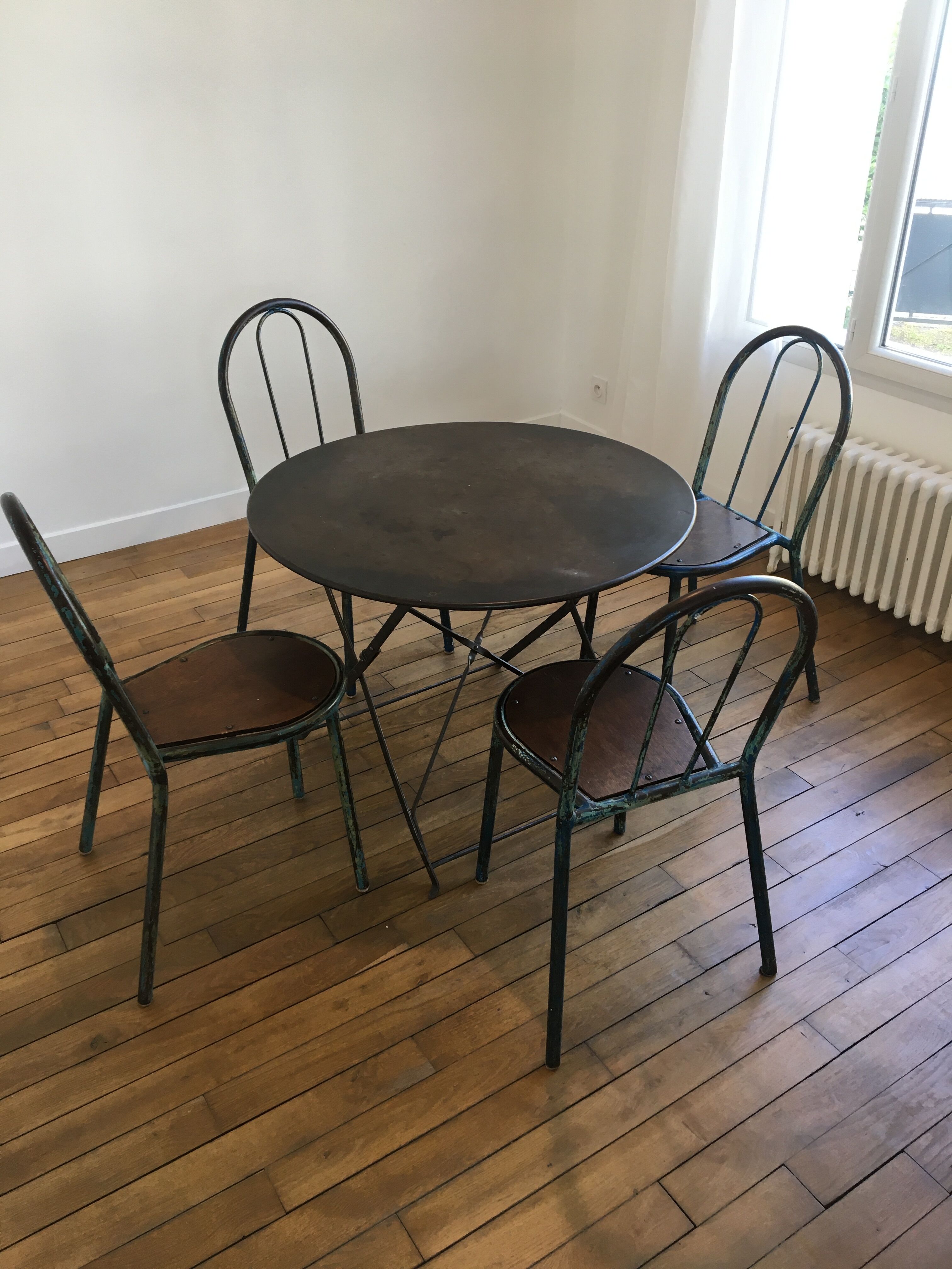 Table ronde métallique
