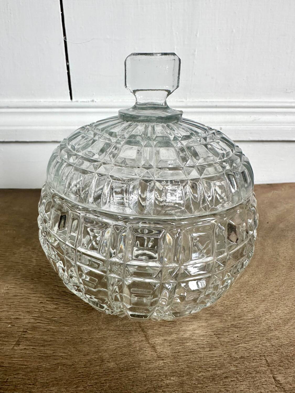 Former Portieux crystal sugar bowl