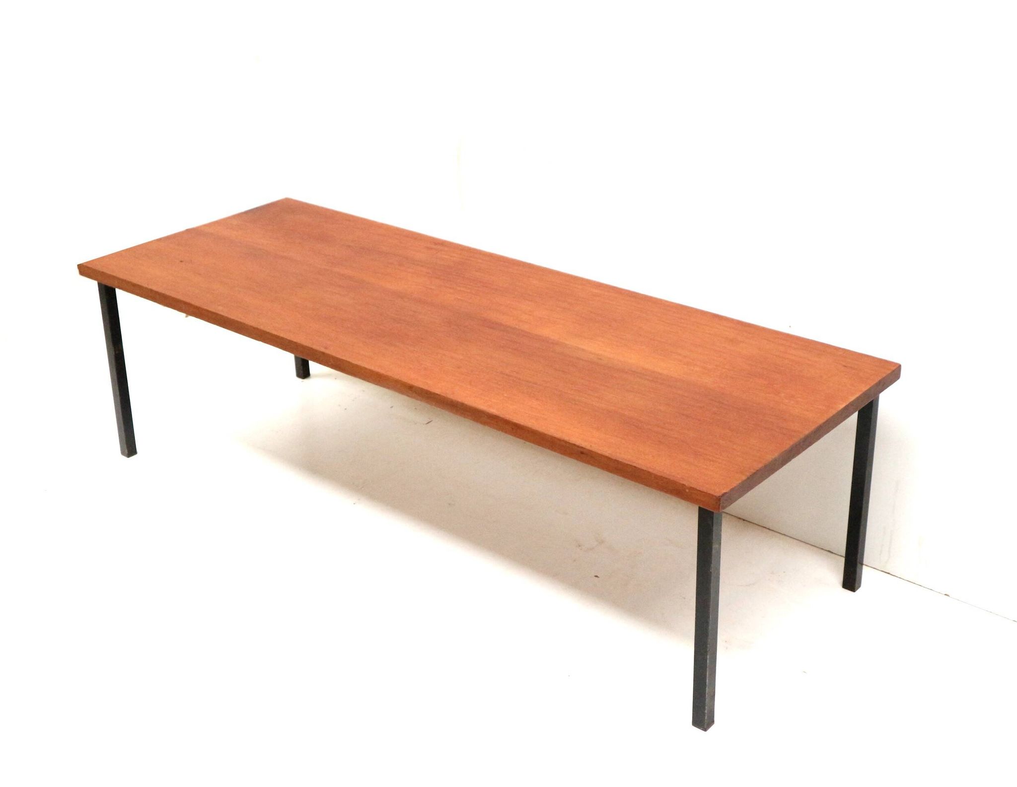 Grande table basse vintage rectangulaire réalisée dans les années 1960