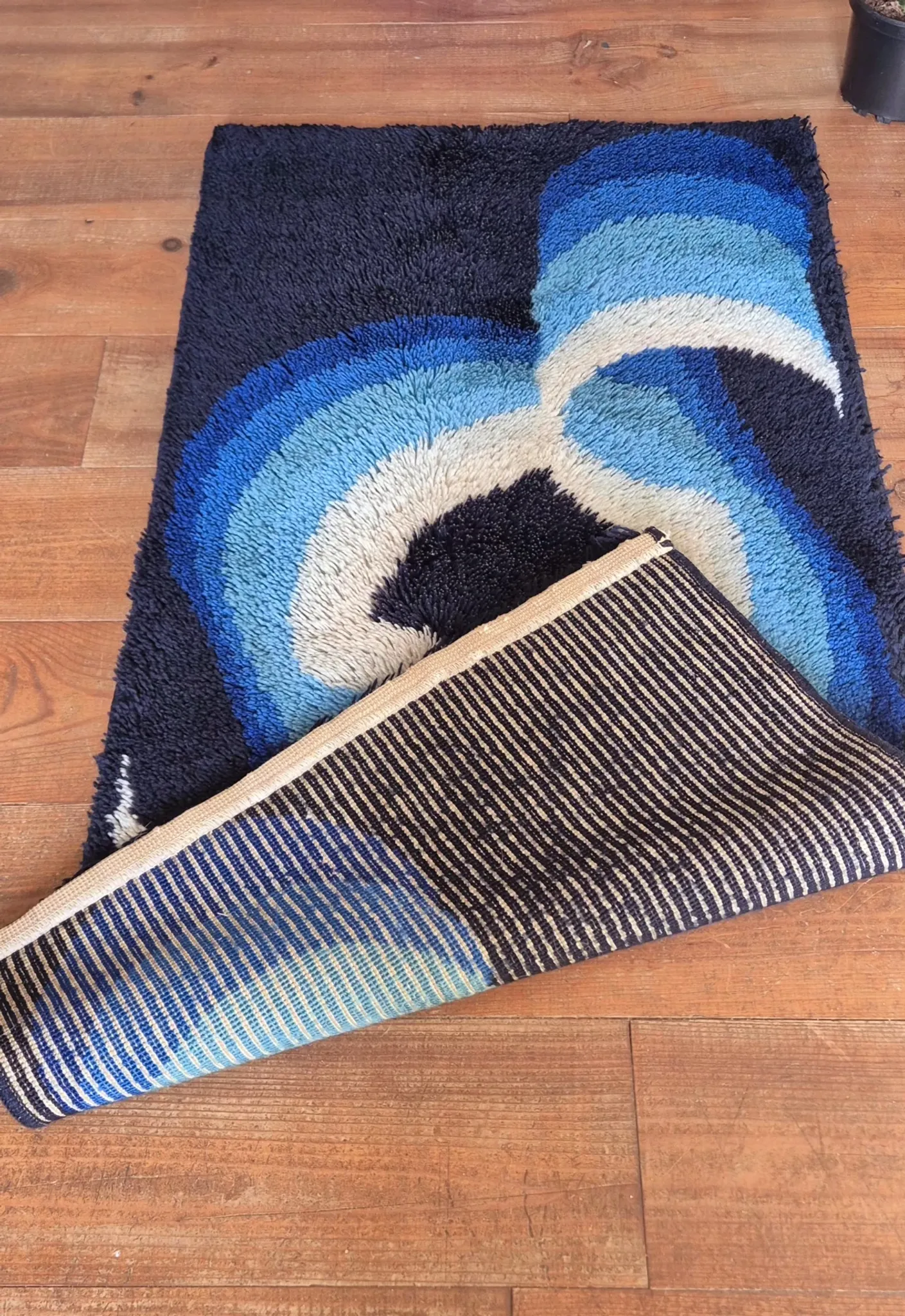 Vintage blue Space Age carpet from the 1970s in long pile wool.