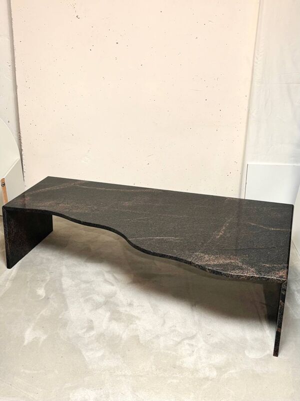 Table basse forme libre en granite 1970