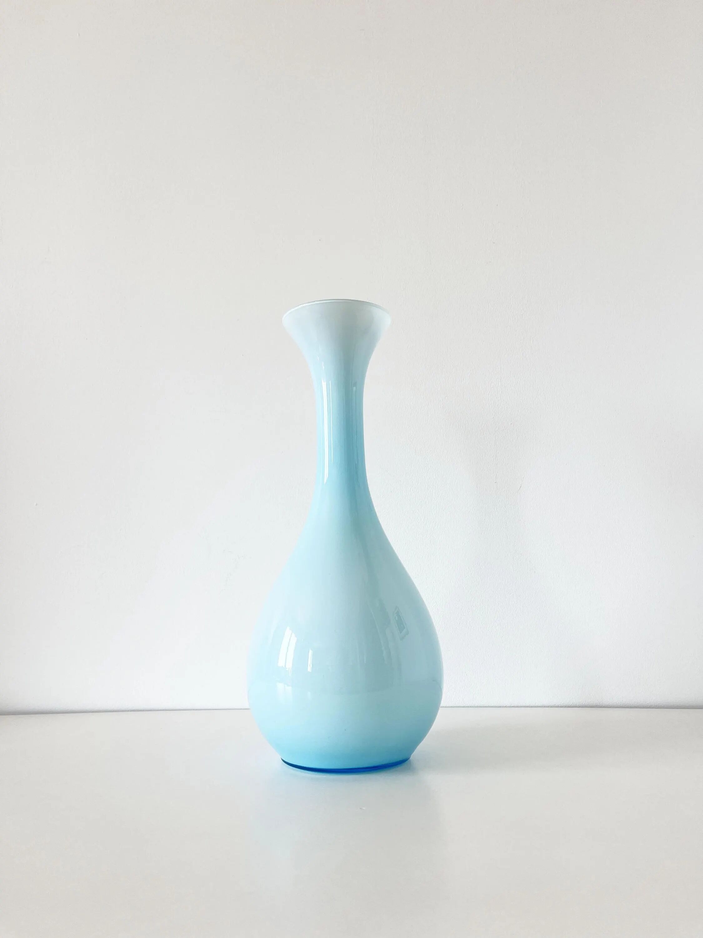 Large Italian vase in turquoise opaline from the 1960s.