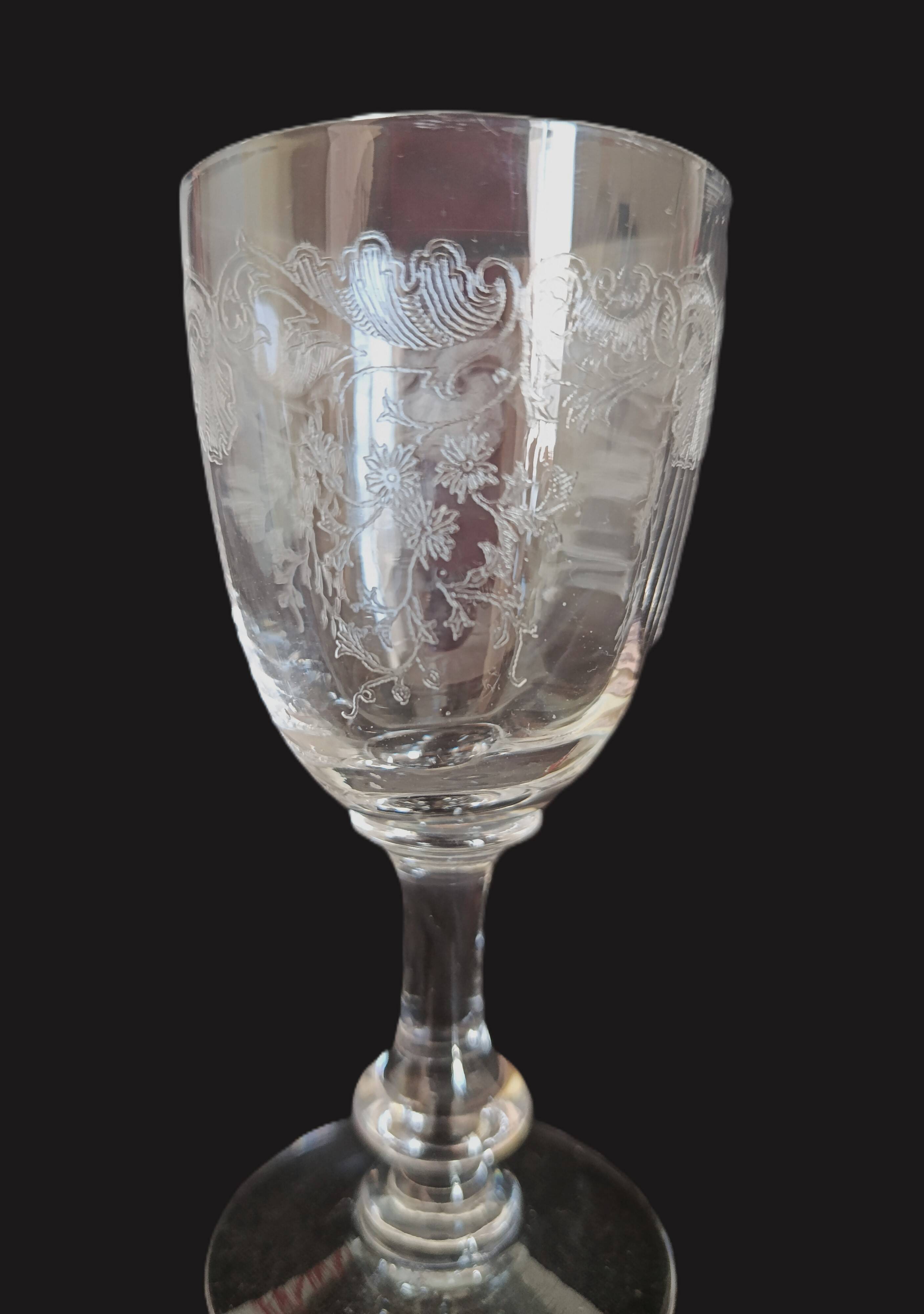 9 crystal white wine glasses from St. Louis model Cléo and their decanter.