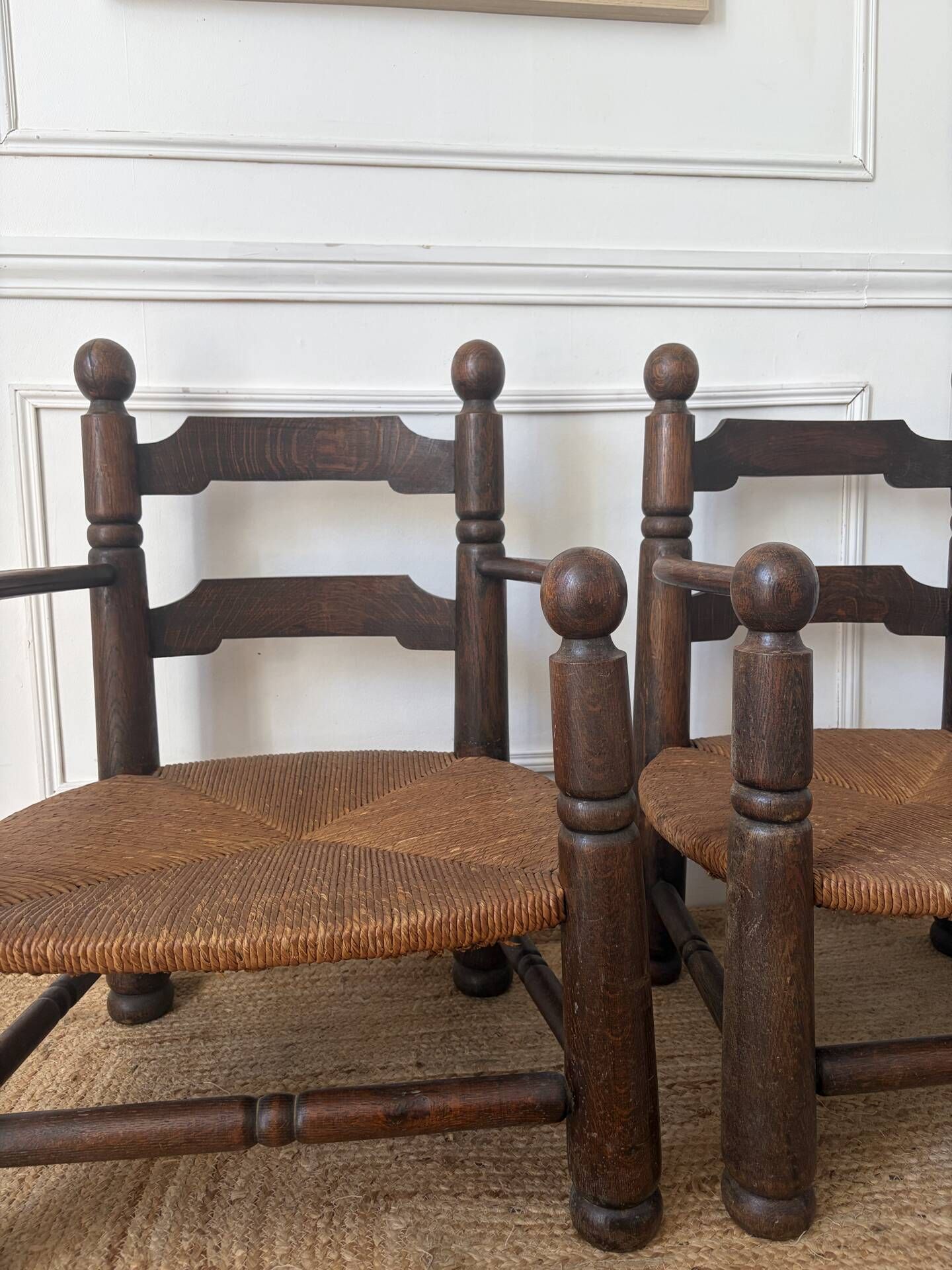 Paire de fauteuils en bois et paille  Charles Dudouyt 