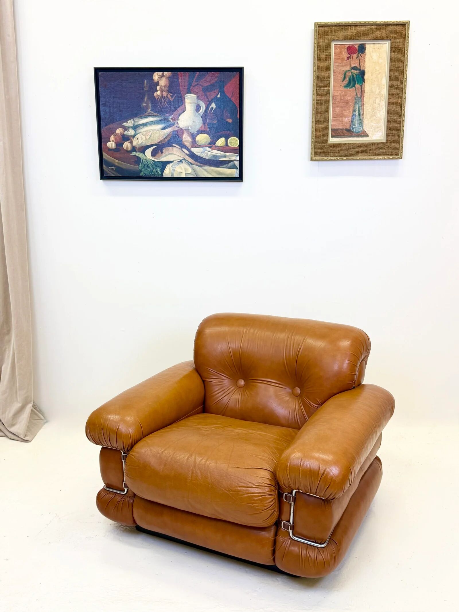 "Pompon" leather armchair, Italy 1970s