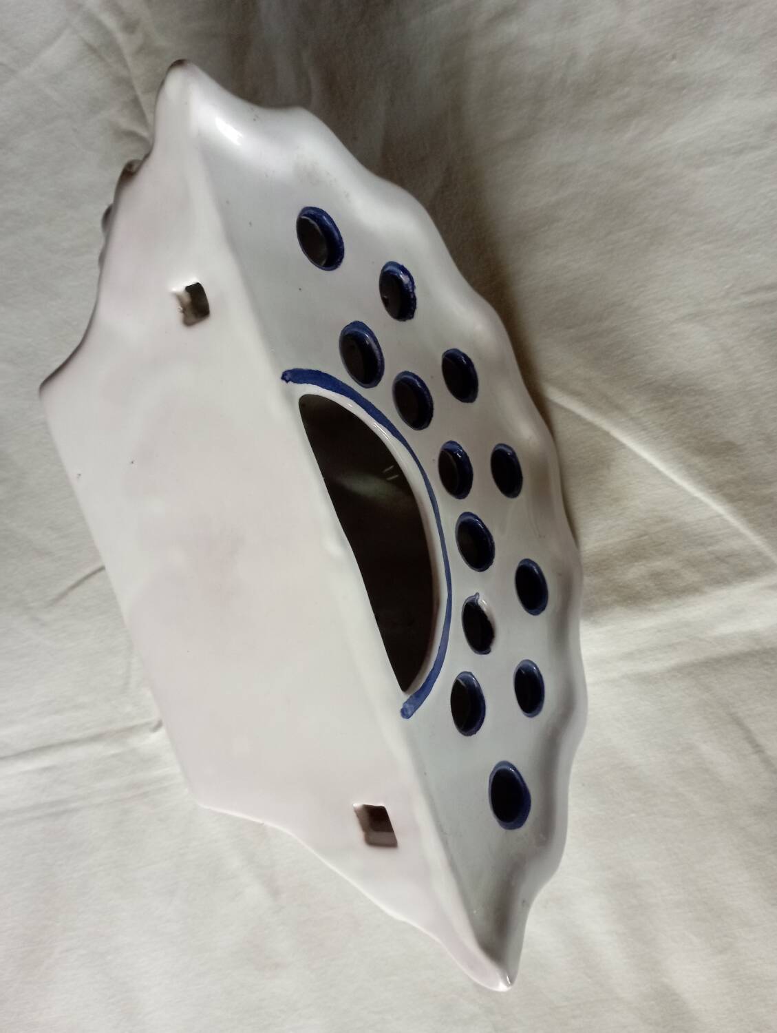 Moustiers flower girl