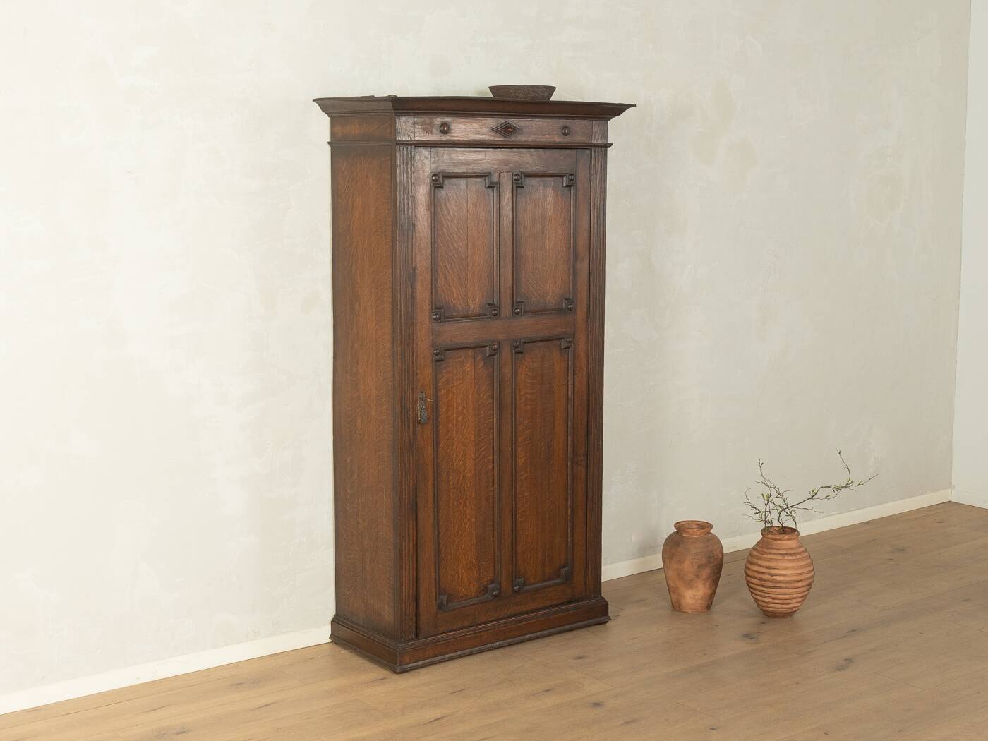Cabinet en chêne ancien avec panneaux à caissons, vers 1900