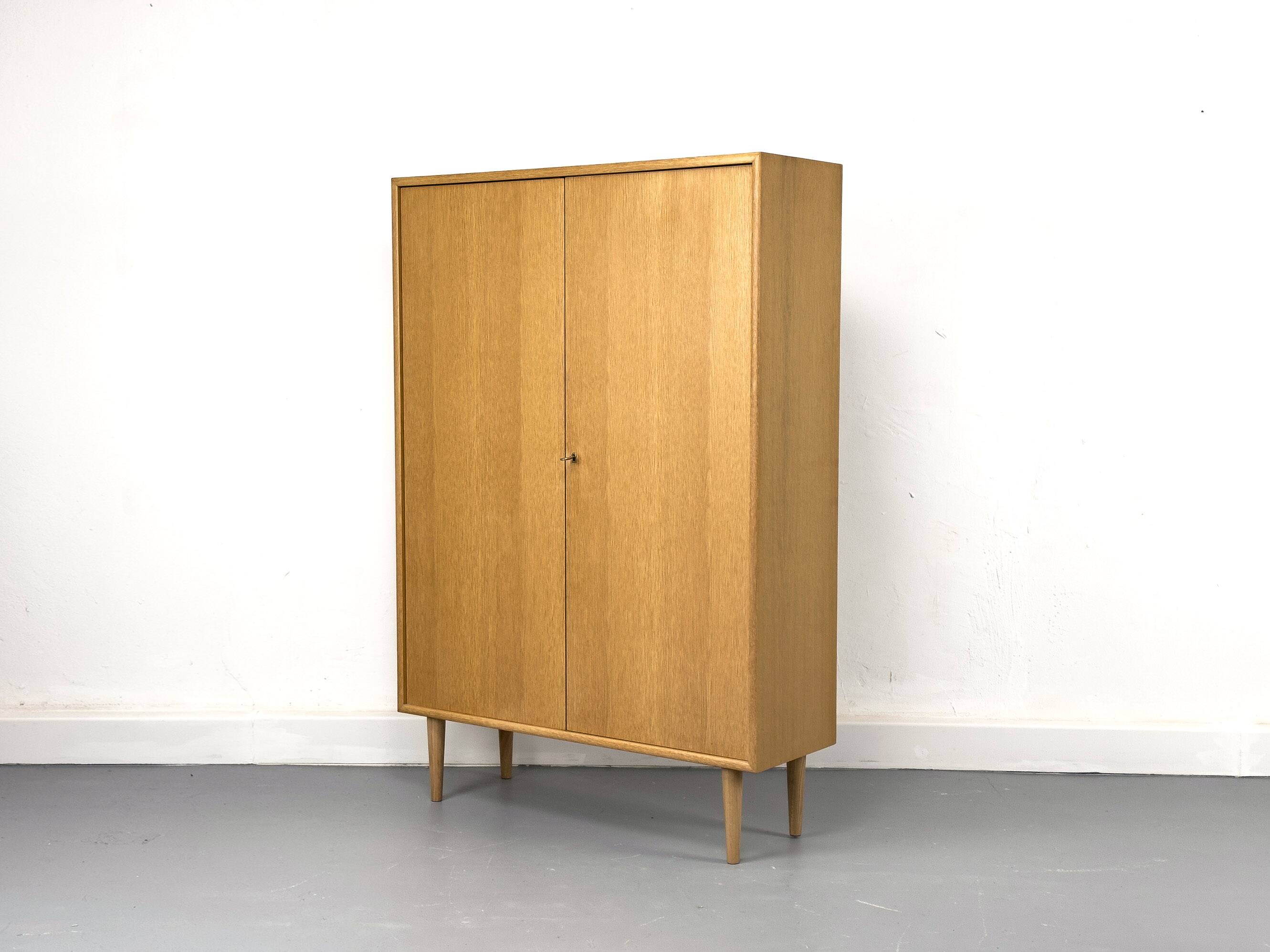 Cabinet en chêne de WK Möbel, années 1970