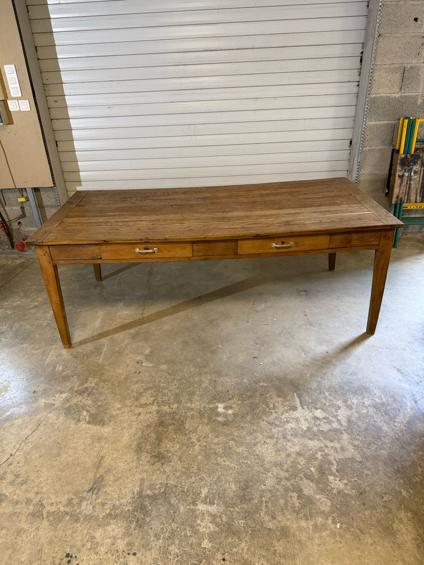 Farm table
