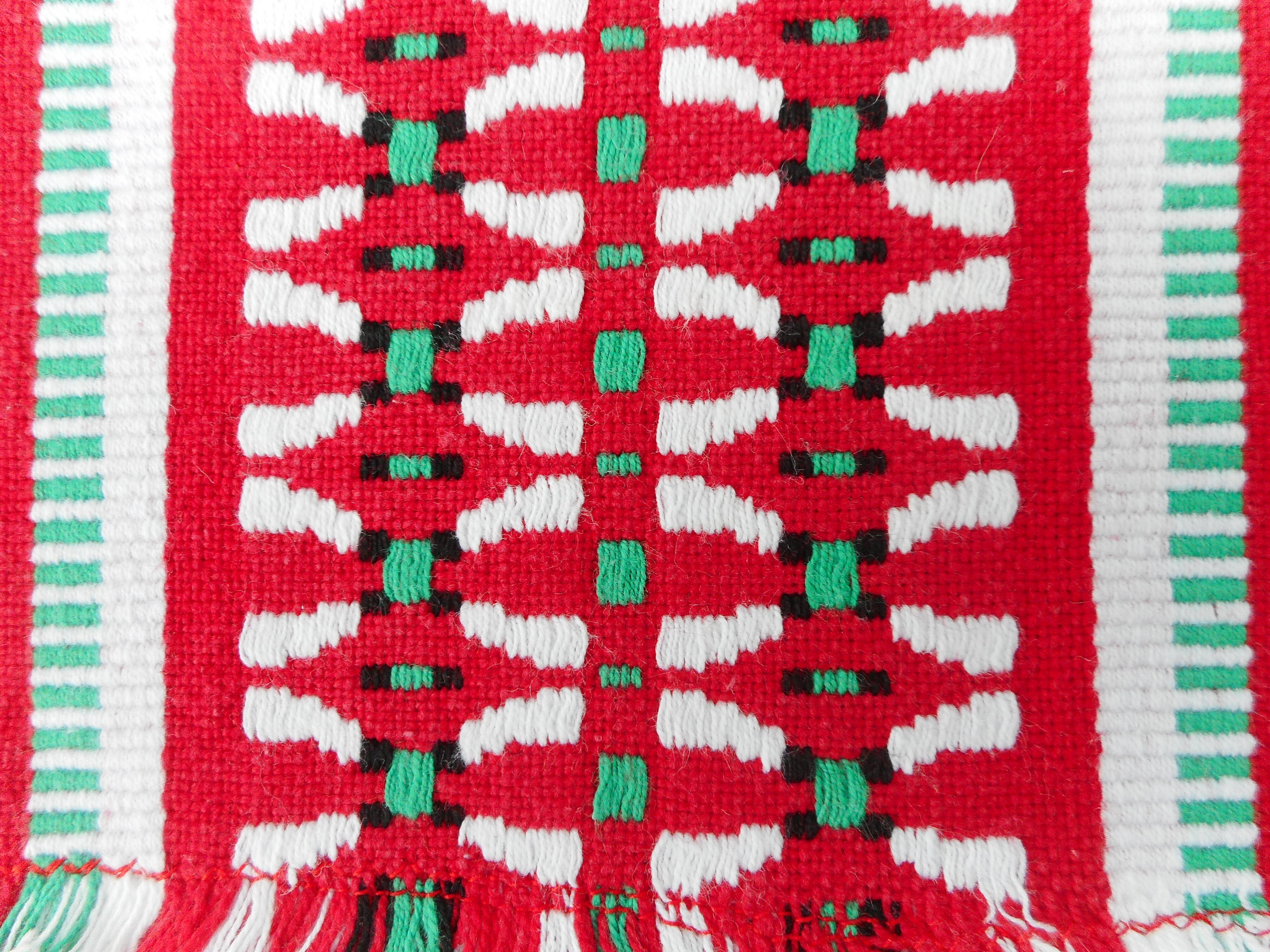 Tablecloth and six Basque towels