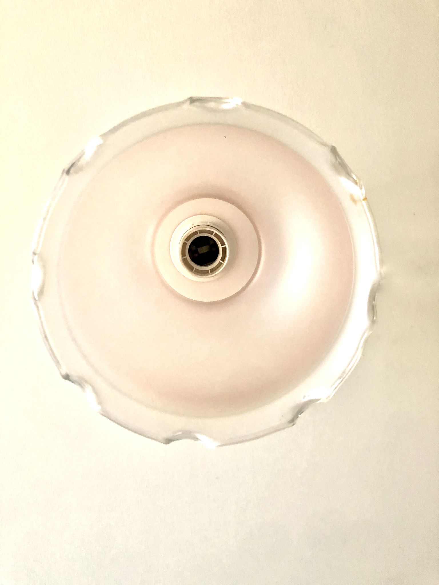 Suspension verre dépoli à volants rose nacré 1960