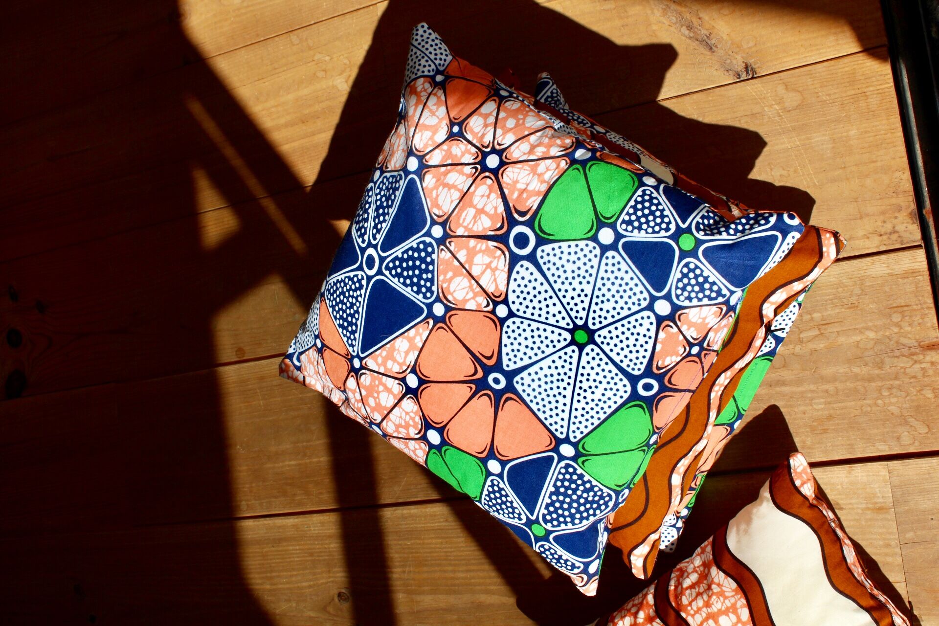 4 coussins 40x40cm covers made in 2 different wax assorted