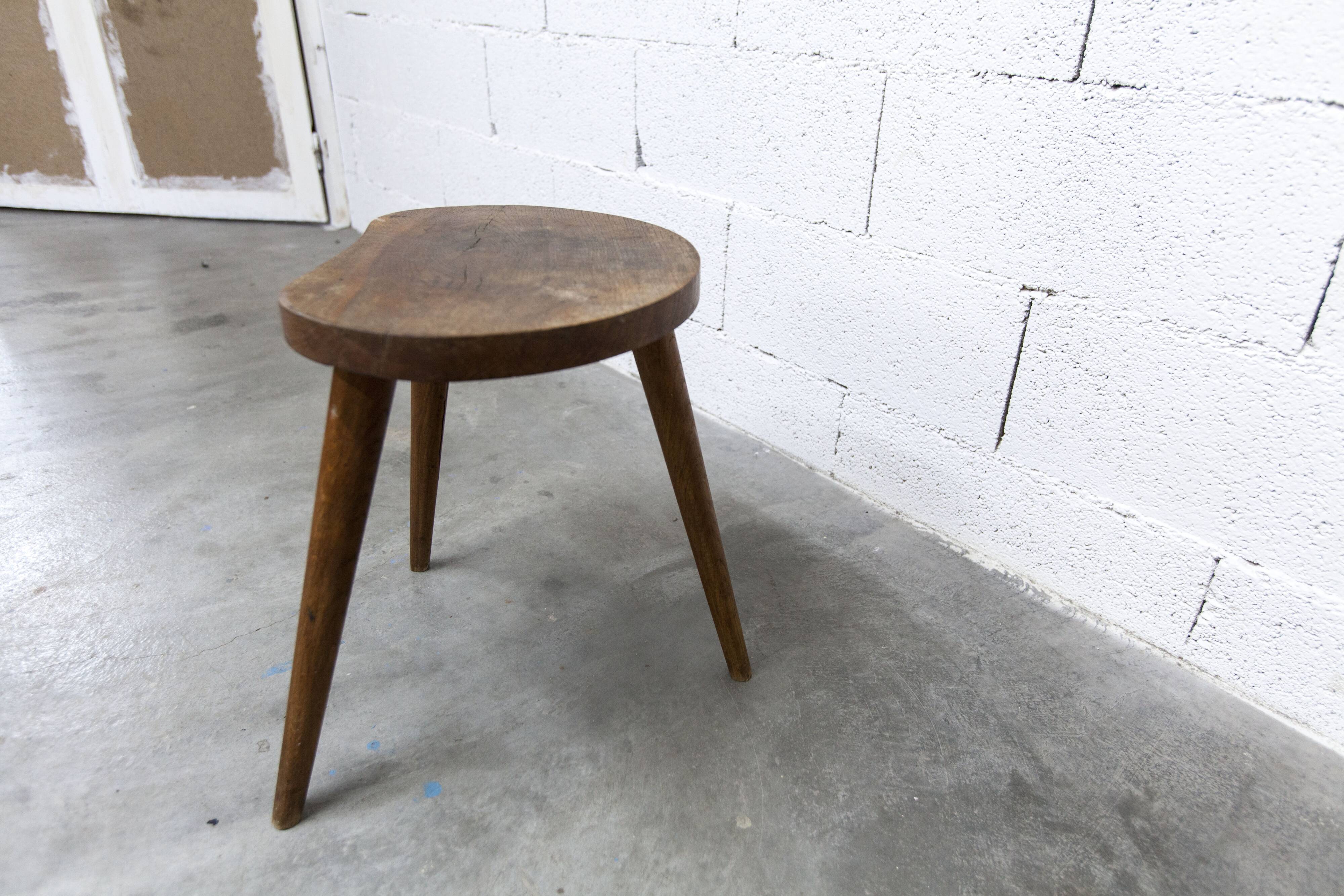 Tabouret tripode 1960 artisanal h43cm