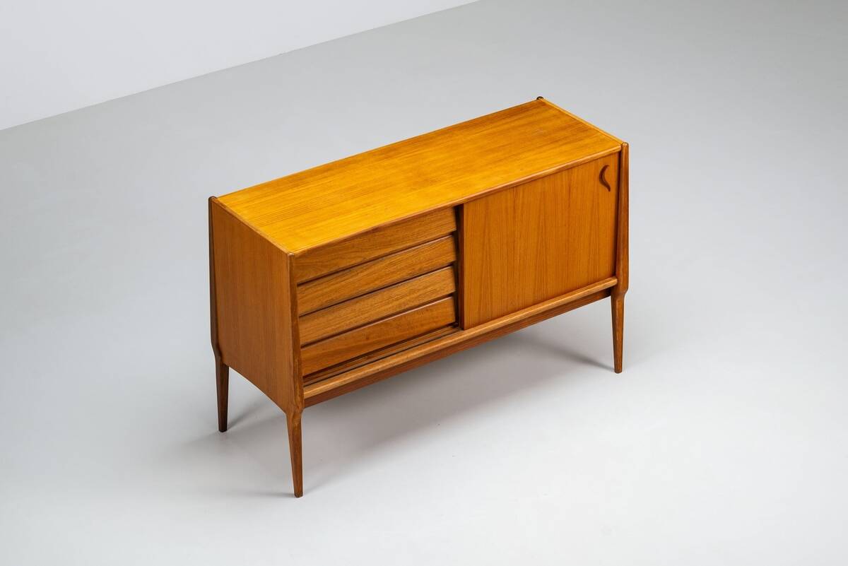 Bosteels Meubelen unique petit buffet en noyer Belgique 1960
