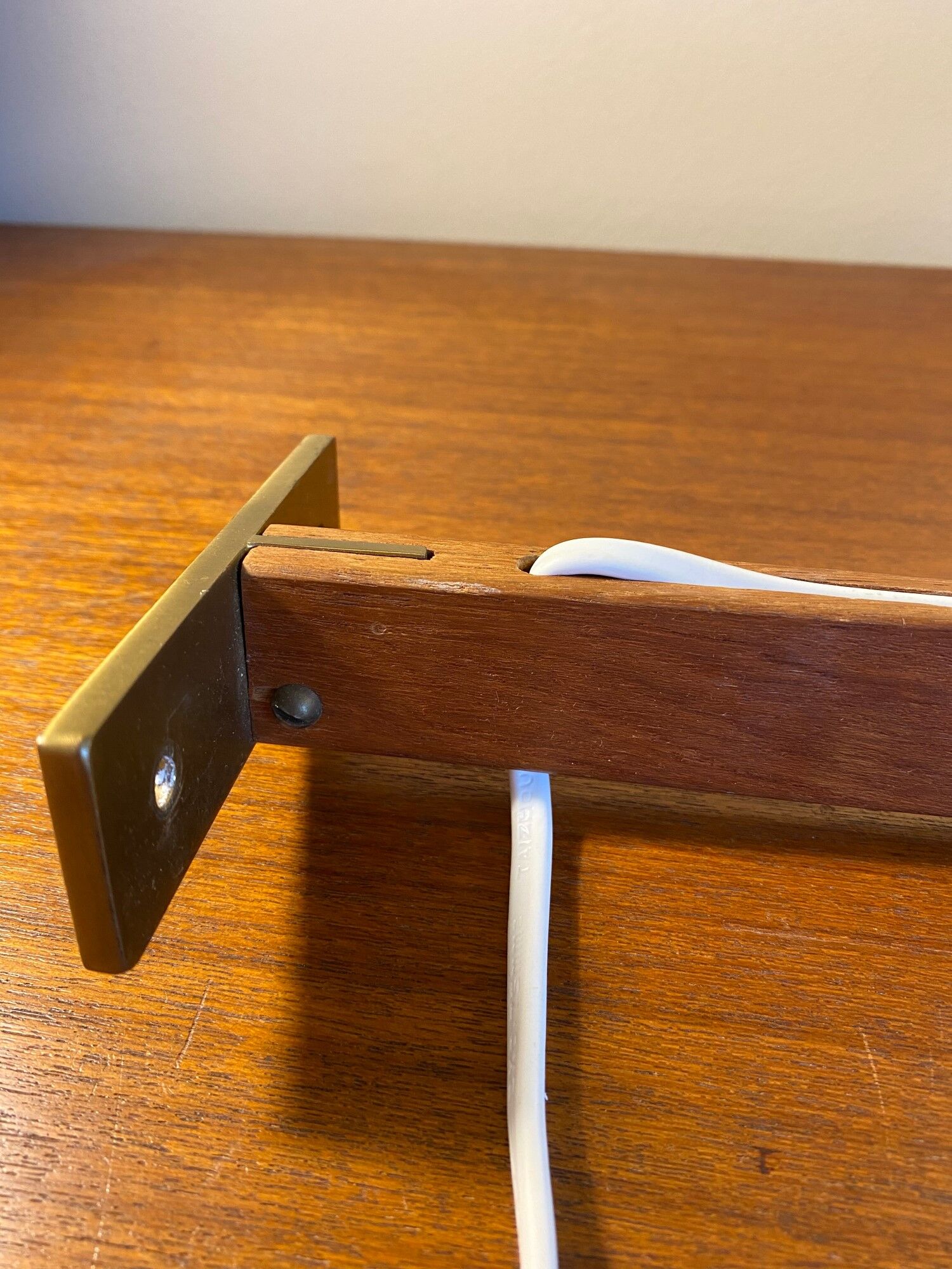 Teak and acrylic wall lamp