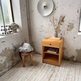 Chevet sélectionné par Charlotte Perriand pour Les Arcs