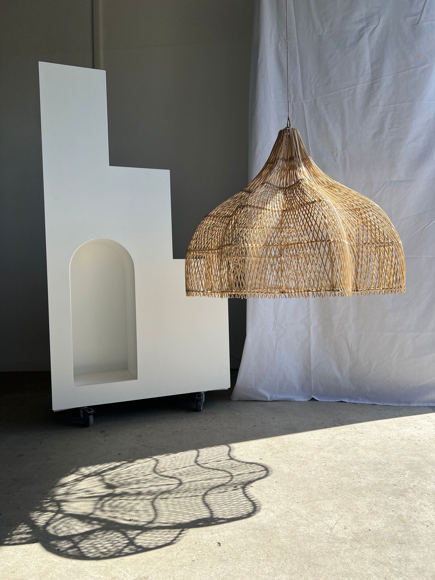 Rattan pendant lamp in the shape of a flower