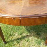 Extendable dining table