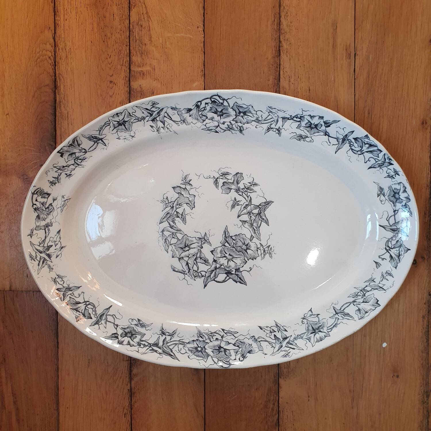 Plat oval Terre de Fer Longchamp Liserons