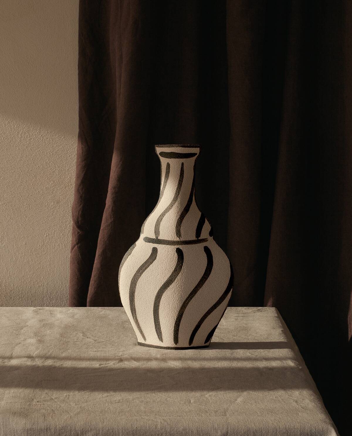 Ceramic Vase 'Morandi Vase - Black'
