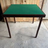 Folding gaming table