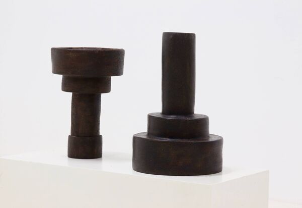 Objet cylindrique en grès brutaliste signé Studio Pottery années 1960