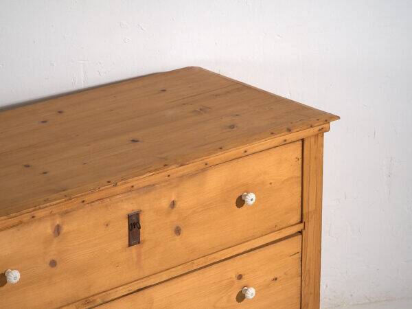 Antique three-drawer chest (circa 1920)