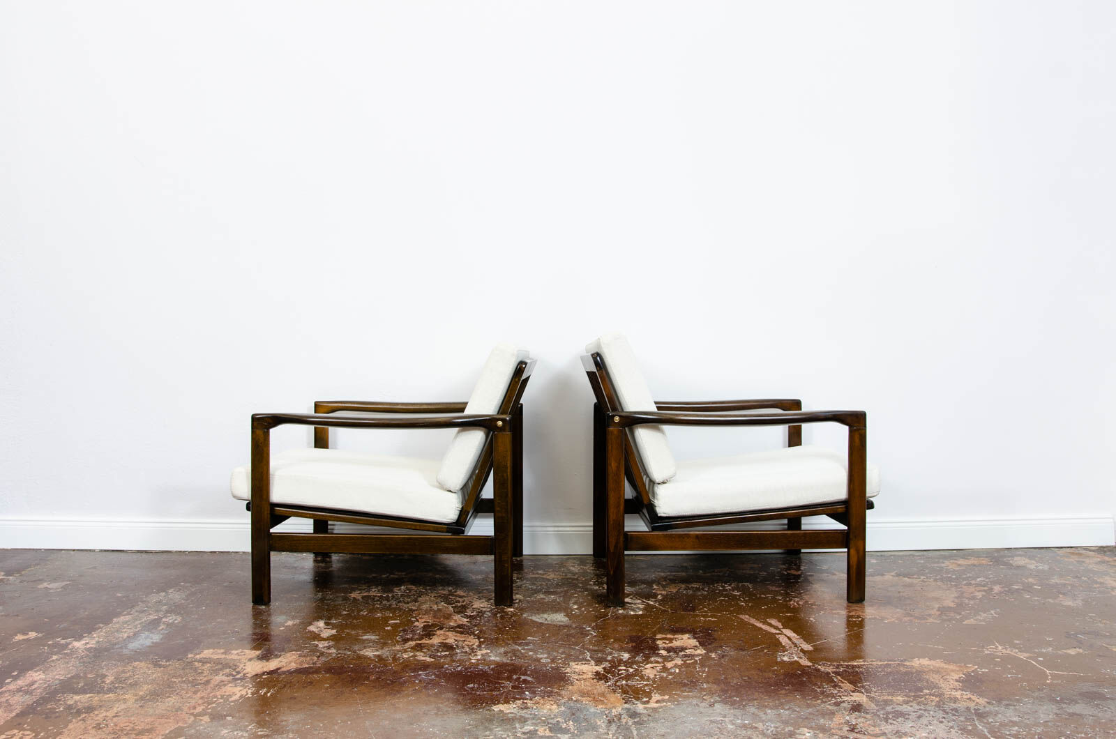 Paire de fauteuils B-7522 par Zenon Bączyk
