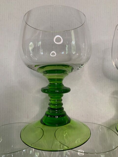 White wine glasses of Alsace ROEMER in crystal green foot