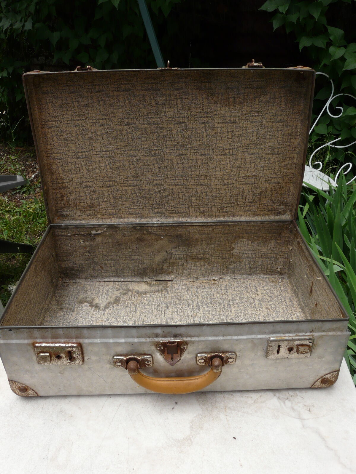 Vintage metal case