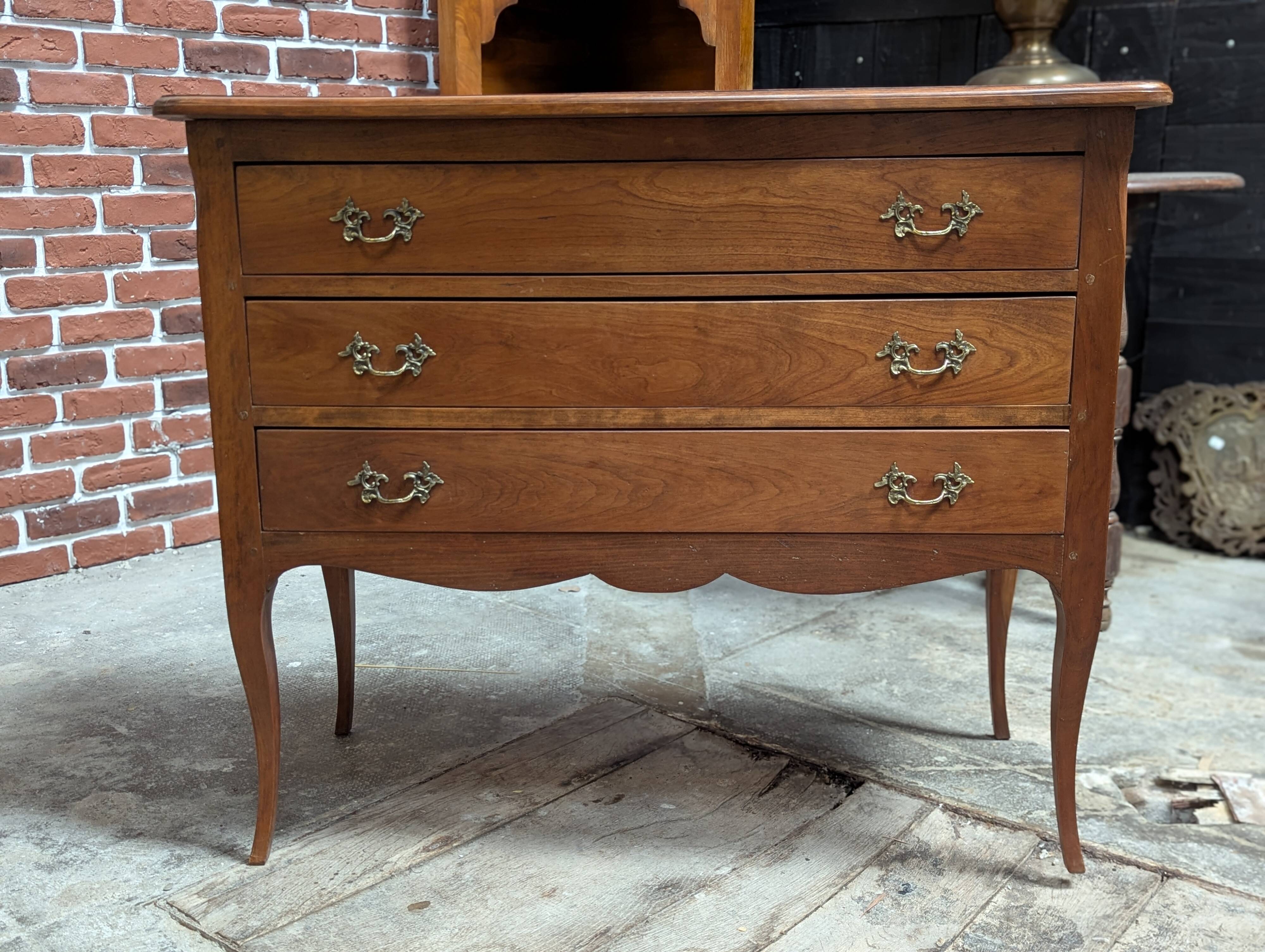 Small Louis XV chest of drawers