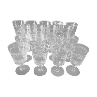 Lot of 17 crystal glasses