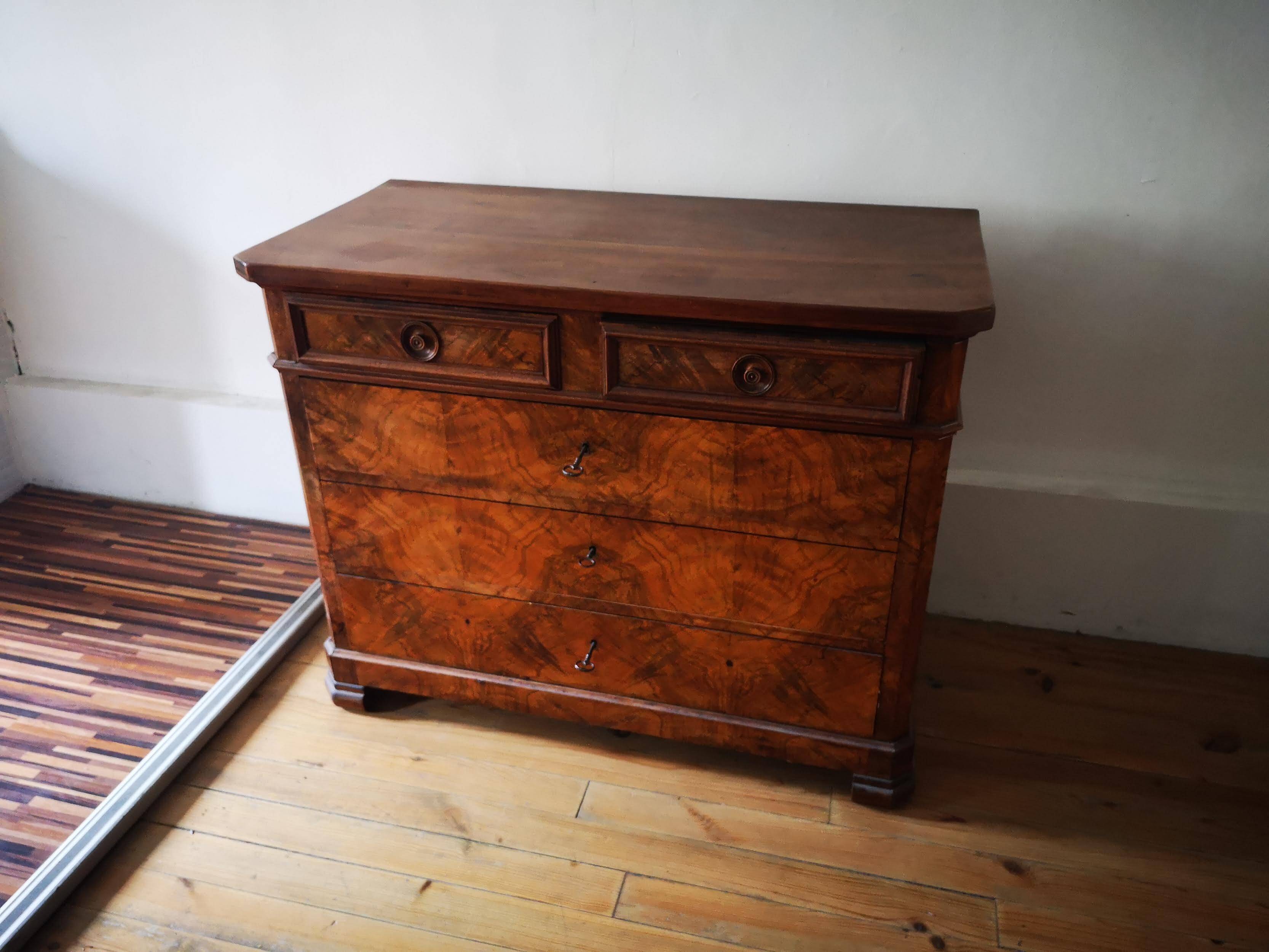 Louis-Philippe commode in walnut burl, 19th century