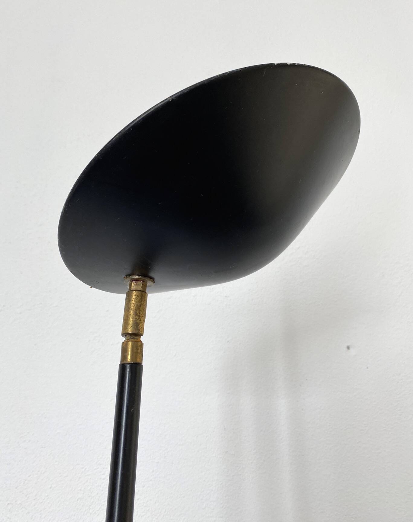 Vintage halogen floor lamp in black lacquered metal and brass ball joint