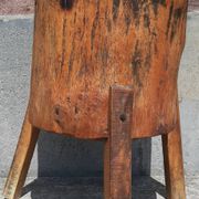 Table ou billot de boucher ancien tripode.