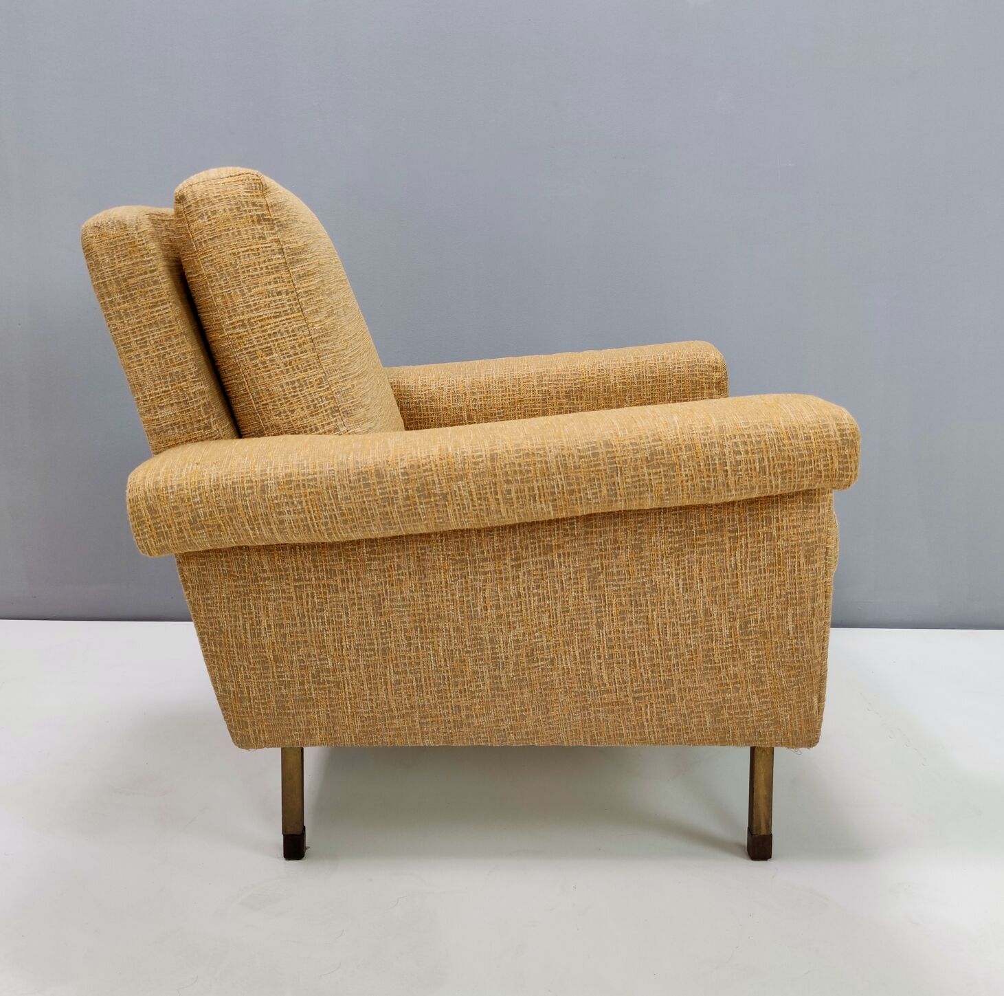 Paire de fauteuils vintage en tissu jaune miel de haute qualité, Italie