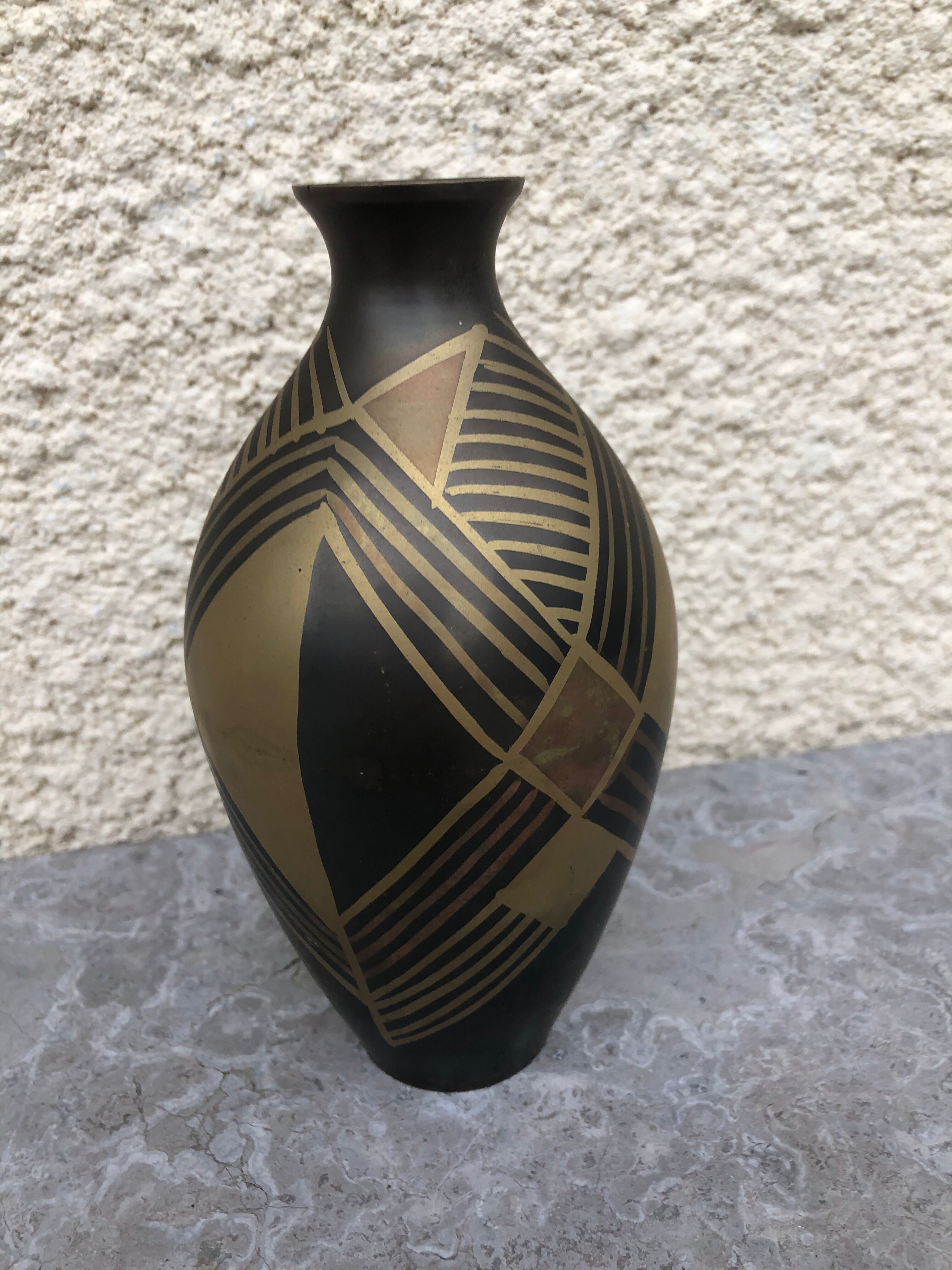 Vase art deco en dinanderie travail français vers 1930 1940