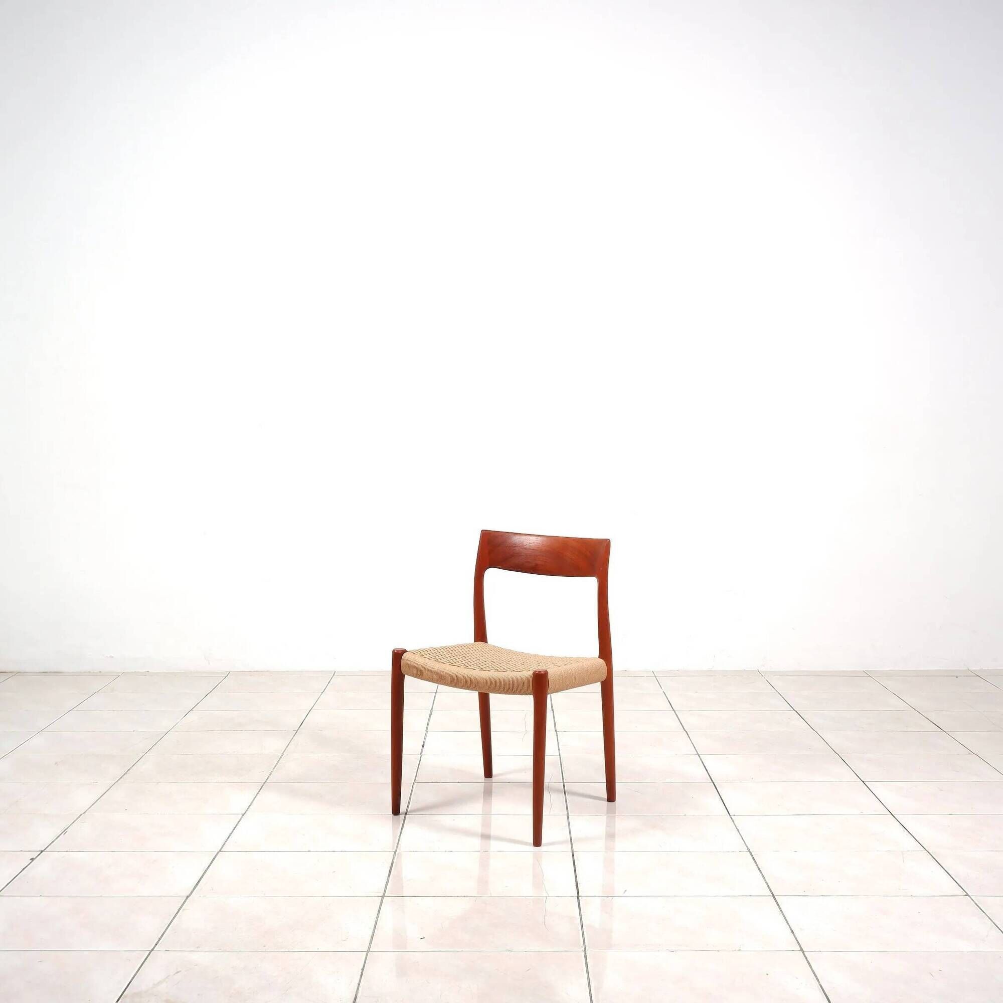 Ensemble de 2 chaises de salle à manger en teck « Modèle 77 » de Niels Moller, avec cordon de papier