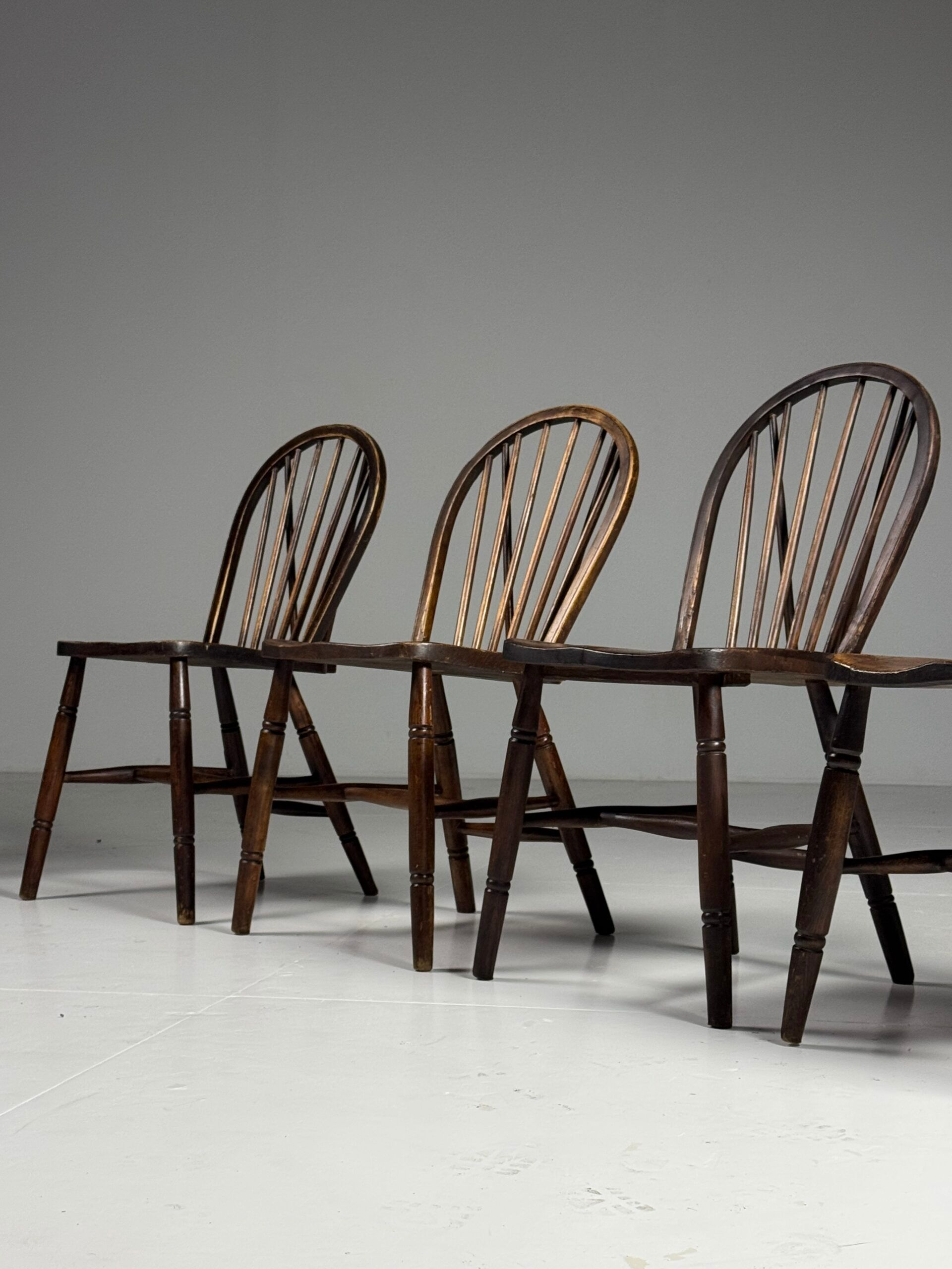 Set of 4 Windsor dining chairs