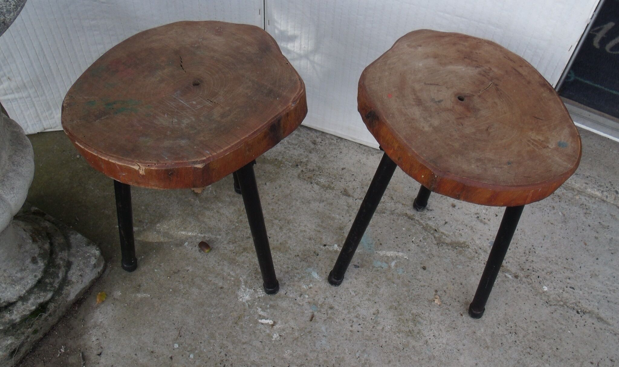 Pair of stools tripod in metal and wood log