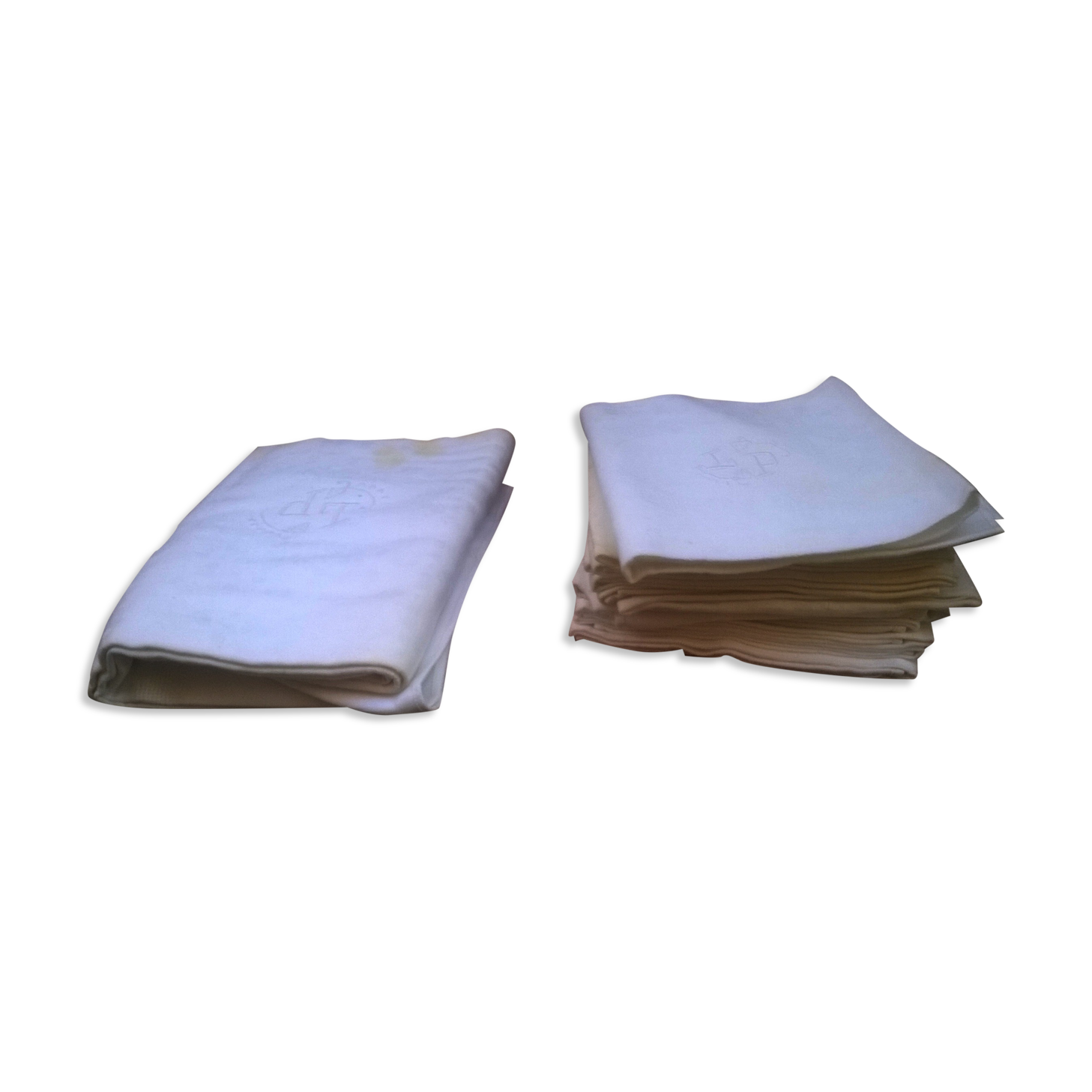 Tablecloth with its twelve vintage towels "monogrammed"