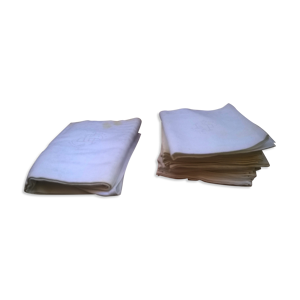 Nappe avec ses douze serviettes